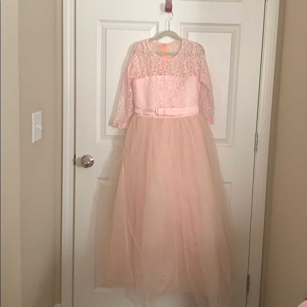 NWOT Beautiful lace and tulle dress!